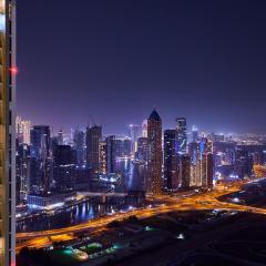 Luxury 2BR with Skyline Views Prime Business Bay Location
