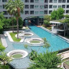 Pool View Cozy 1BR Great Value Stay near BTS