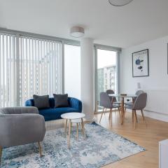 2BR Free Parking Walk to Shops, Centre & Xscape