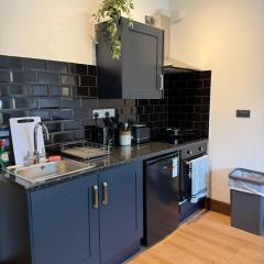 Globe Apartments M16
