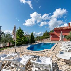 Villa Marić, a charming villa with a beautiful poolside