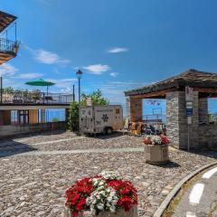 Casa con terrazza panoramica sul lago Maggiore
