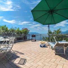Casa con terrazza panoramica sul lago Maggiore