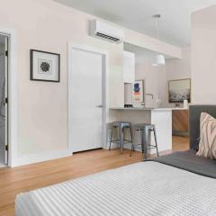 Cozy Downtown Studio - near UT