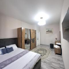 Стильная студия в центре с кухней