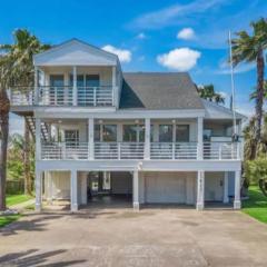 Texas vacation home with huge yard and pool, close to beach