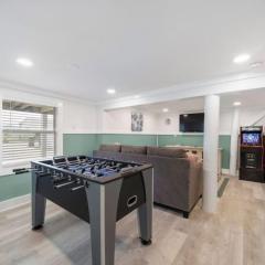 Home with fire pit, large deck, game room and close to the beach