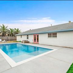 Family home with private pool and game room close to the beach