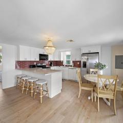 Beach Home With Game Room, Tiki Bar and Fire Pit