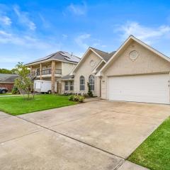 Pool Paradise in Kemah next to Cien Park and minutes from fun at the Kemah Boardwalk