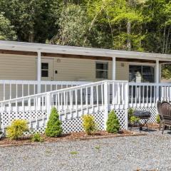 Tucked Away - Magical Location on the River, Hiking, and Rafting