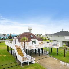 Unique home with massive deck and close to beach
