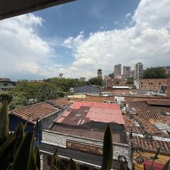 3 bedroom apartment, with arcade machine - 1 block from lleras park p7