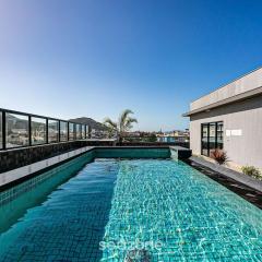 Estadia completa em prédio com piscina a 850m da praia em Florianópolis - STIs