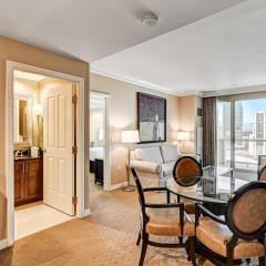 The Signature at MGM Grand, Luxury Balcony Suite, Strip View