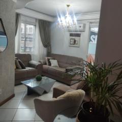 Apto 3 dorm, ao lado shoping Atlântico centro, quadra Mar balneario camboriu