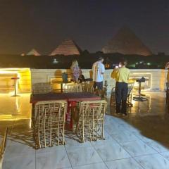 Richard Pyramids inn hotel