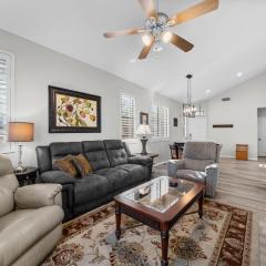 Patio, Grill and Pool Access Cozy Arizona Retreat!