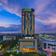 Holiday Inn Shanghai Minhang Center by IHG