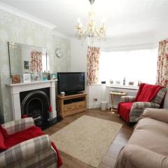 Spacious 4-Bed House in Welling - Free parking