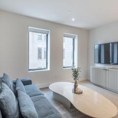 Bright & Modern 2BR - Golden Square Mile