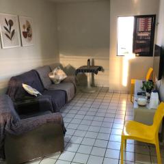 Quarto com banheiro e ar privativos Demais areas do ap compartilhadas com o anfitriao 500m da Praia do Bessa