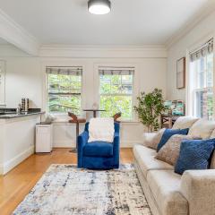 Charming Downtown Seattle Condo Steps from Iconic Sights!