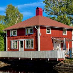 Lovely Waterfront Cottage near Karlshamn