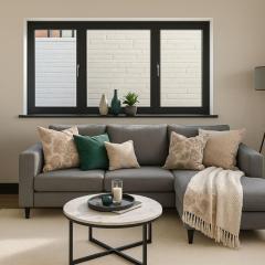 Luxury & Spacious 1 Bedroom Flat Sleeps 4 with private patio