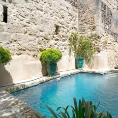 Heated Pool Apartment in Uzes