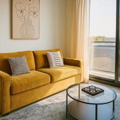 New Condo With Large Balcony - The Queensway Retreat