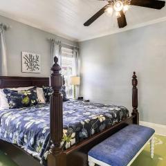 Lighthouse Villa by AvantStay Walk to Southernmost Point w Private Pool Patio Month Long Stays