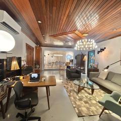 Chic Designer Family Suite in Shared Bungalow near LRT SS1 PJ