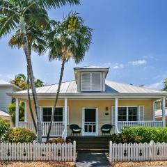 Place to Relax by AvantStay Shared Pool 3 Miles to Smathers Beach Month-Long Stays Only