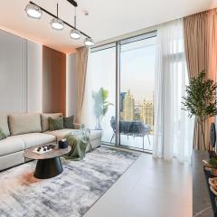 Designer Apt with Marina Views