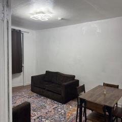 4BR Home near Airport & City Centre Free Parking