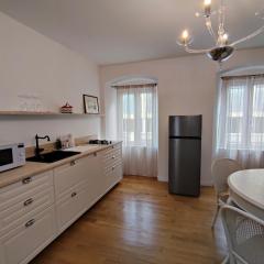 Casa Renova, intero appartamento, 2 camere, max 4 ospiti, Trieste zona storica