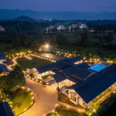 StayVista at Ridge & Root with Bonfire, Jacuzzi