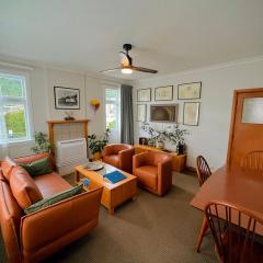 The Signal - Stylish Deco Apt with Deck and Marina View