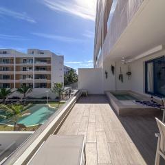 Beautiful brand new Beach Condo w Picuzzi