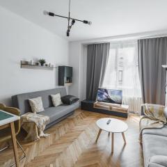 Dlouha Hemingway apartment