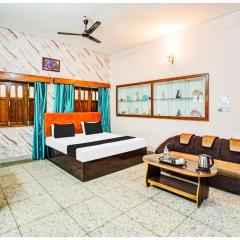 Hotel Subh Aura Suites - Near Kashi Vishwanath Temple And Ganga Ghat -With Fully Air conditioned- Wifi - Room Service - A Luxury Room in Varanasi