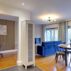 Pass the Keys Stylish Riverside Apartment with Free Parking