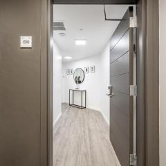 Spacious Connecting Studios Sleeps 4 with 2 Parking Spots