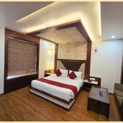 LUXUARY HOTEL SQR INN - Near Kashi Vishwanath Temple - # Restaurant - Lift & Parking Facilities - Fully Air conditioned HOTEL - Top Rated Hotel In Varanasi
