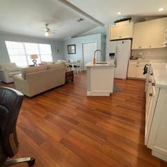 Tarpon - Spacious Updated W&D Full Kitchen 1.5 Mi to Beach