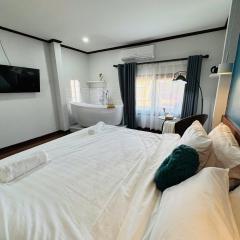 Cozy Apt, Pagoda View, Bathtub, Night Market