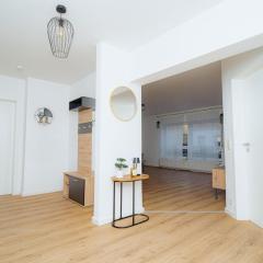 Schöne, zentral gelegene &renovierte Wohnung in NR