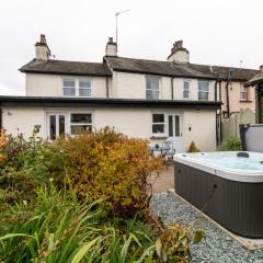 Wansfell View, Central Hawkshead with Hot Tub