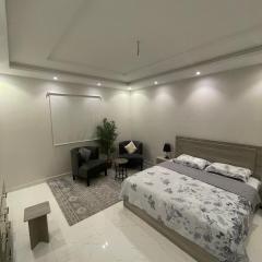 Apartment with bedroom, living room and courtyard C-1